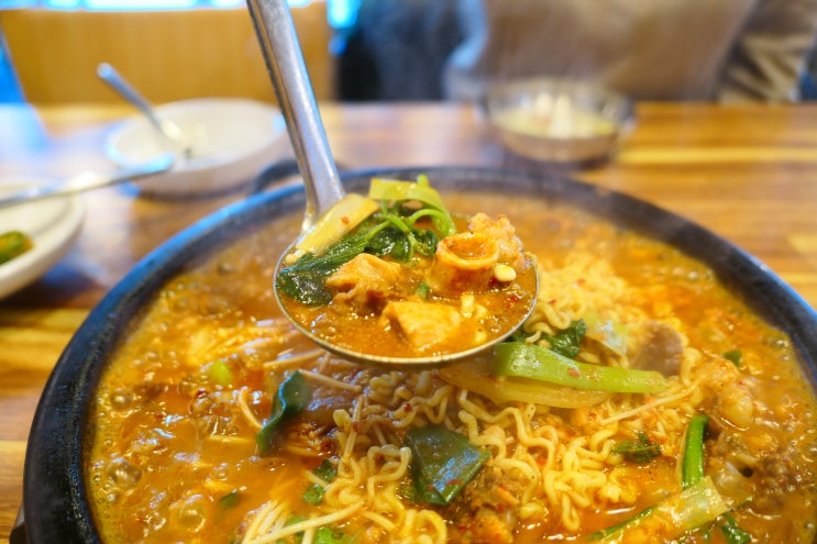  대구수목원맛집 : 곱창전골 원조 신월성맛집 버들식당 월배점