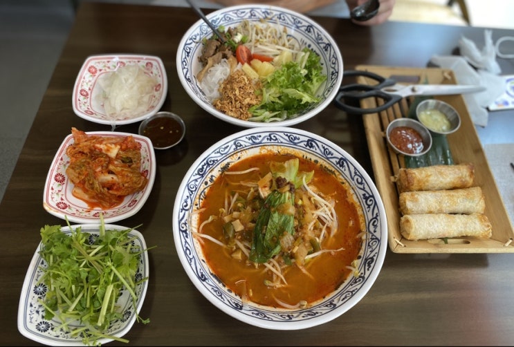  신촌 베트남노상식당 - 매콤한 쌀국수 땡겨요?