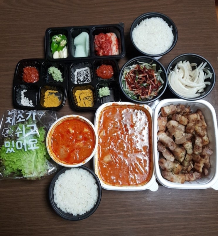  삼계 맛집 - 노릇 노릇~ 배달 삼겹은 모름지기~