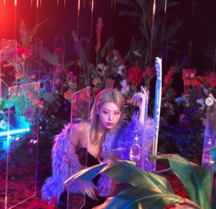가수 유빈 일문일답 신곡 '향수'(PERFUME)가 오늘(13일) 베일을 벗는다ㆍ나이 프로필ㆍ움짤 가수 유빈 일문일답 신곡 '향수'(PERFUME)가 오늘(13일) 베일을 벗는다ㆍ나이 프로필ㆍ움짤