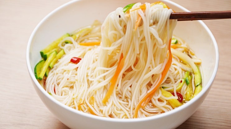  백종원 잔치국수 멸치국수 진한 육수와 양념장 대박이네
