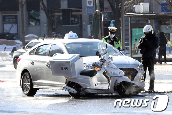 빙판에 미끄러져 ‘쾅’… 자동차보험 들었는데 보상은 NO? 빙판에 미끄러져 ‘쾅’… 자동차보험 들었는데 보상은 NO?
