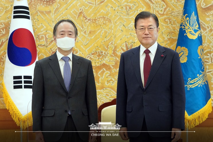 문 <b>대통령</b>, 도미타 코지... 대사 <b>신임장 수여</b> 관련 서면브리핑