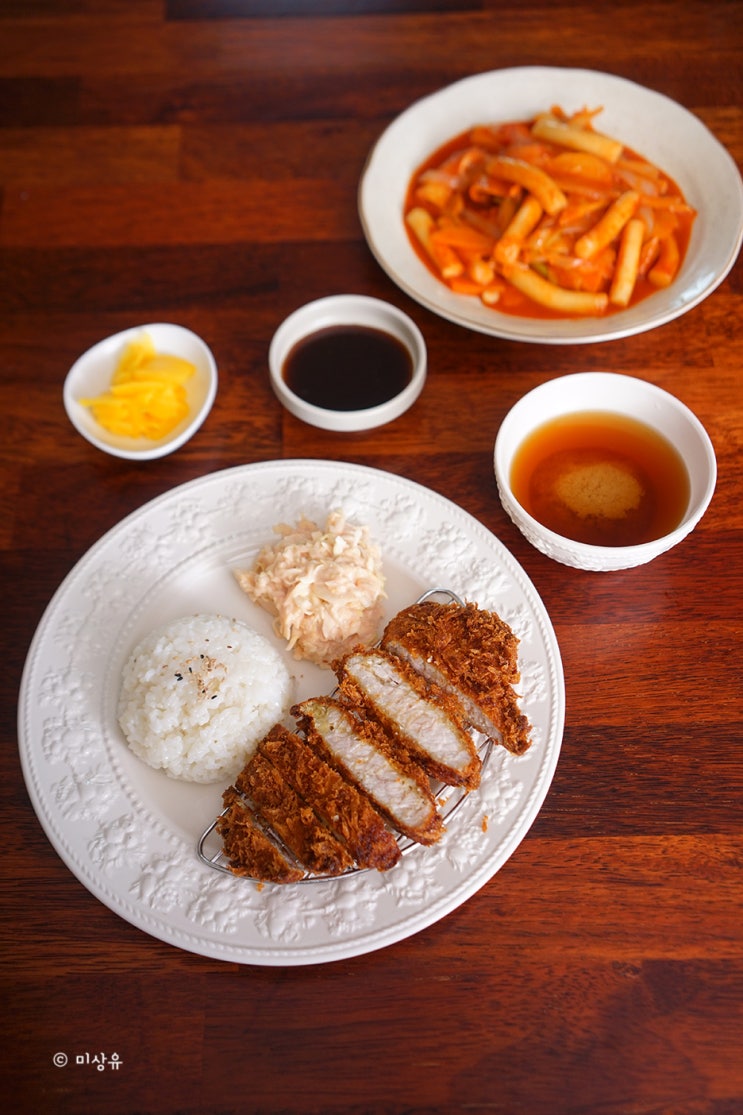  더쉬운찬 등심돈까스와 부산진떡볶이 맛보기