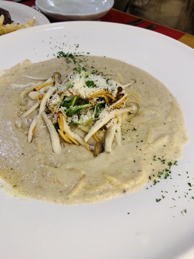  파스타 크림이 좋으세요? 토마토가 좋으세요?
