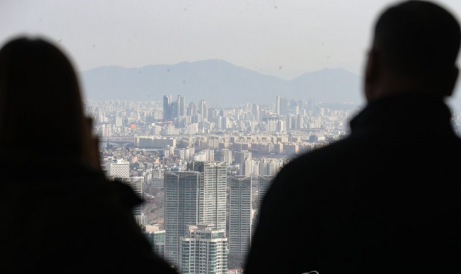 날아가버린 집값…'노후수단' 주택연금 해약? 유지? 날아가버린 집값…'노후수단' 주택연금 해약? 유지?