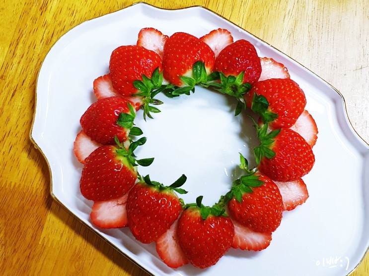 [오늘 뭐 먹지?] 겨울철 후식은 딸기! 딸기먹자!