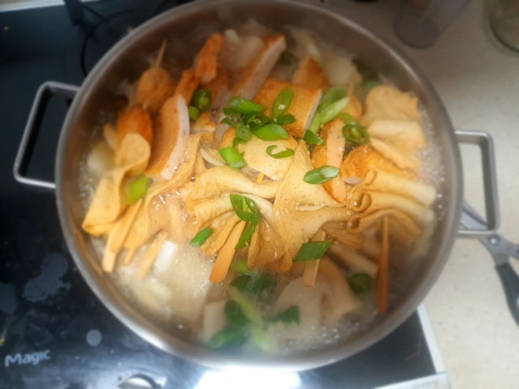  「겨울 추억 소환이라면 오뎅탕 아니고 어묵탕이지!」 삼진 어묵으로 맛있는 어묵탕 끓여봤어요.