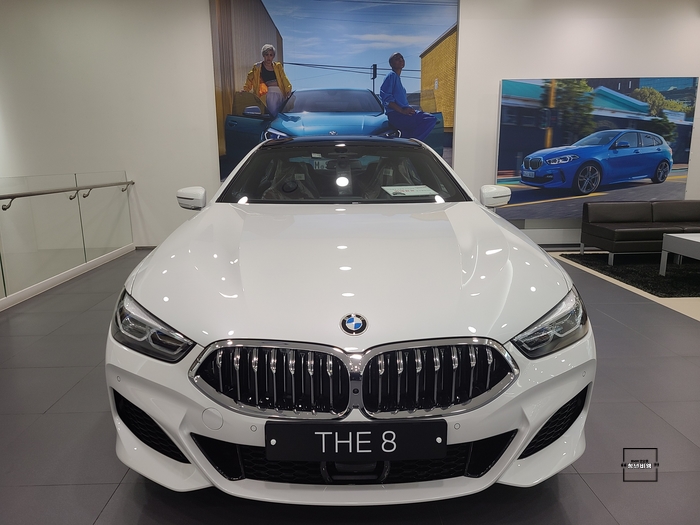  BMW 코오롱모터스 강남전시장 청년비엠의 8시리즈 리뷰