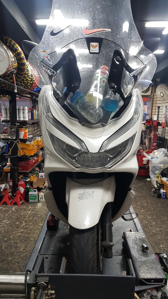  [모터월드] 혼다 pcx125 뒤타이어＆뒤라이닝교환