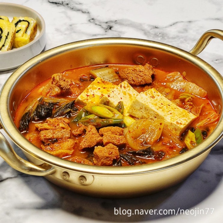 Jinny's집밥레시피 돼지고기 김치찌개 끓이기 덜 익은 김치로 감칠맛 나는 국물요리