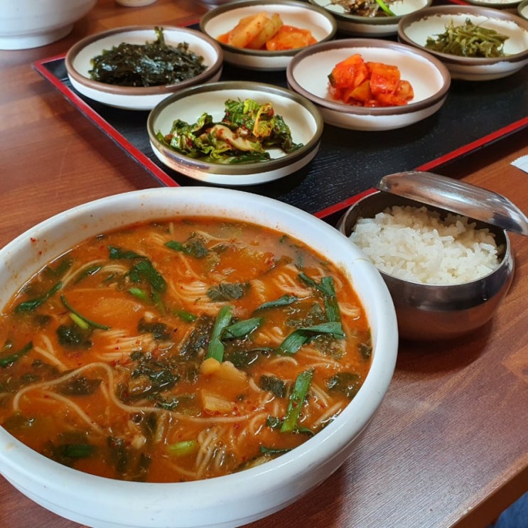 대구 달성군 가창면 어탕국수 맛집 : 덕촌식당 / 부드러운 어탕국수 / 디저트는 박지연의 가창 옛날 찐빵 손만두