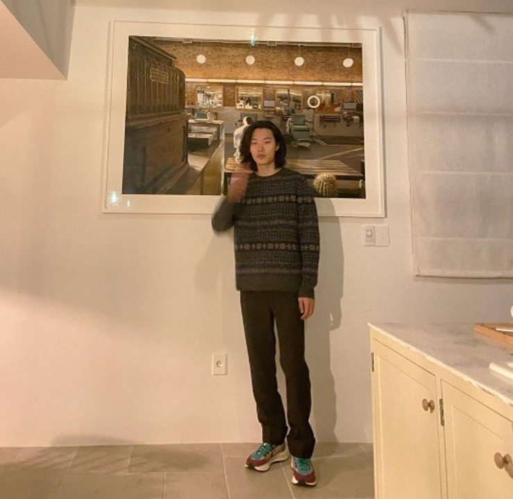  배우 류준열 "인스타그램" 그냥 서 있을뿐인데,, 그자체로 화보…