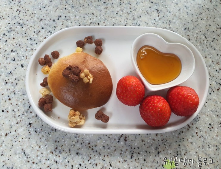  아이 간식 팬케이크로 맛있는 빵 구웠어요