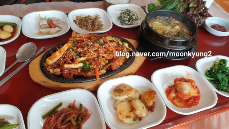  남해 다닐목식당 보리암주차장에 있는 쌈밥집이에요.