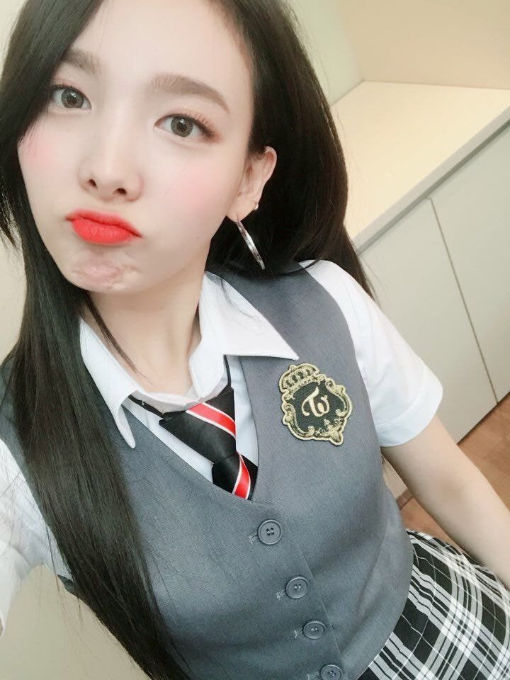  트와이스 나연 눈썹 모양 바뀌기 전 후 비교