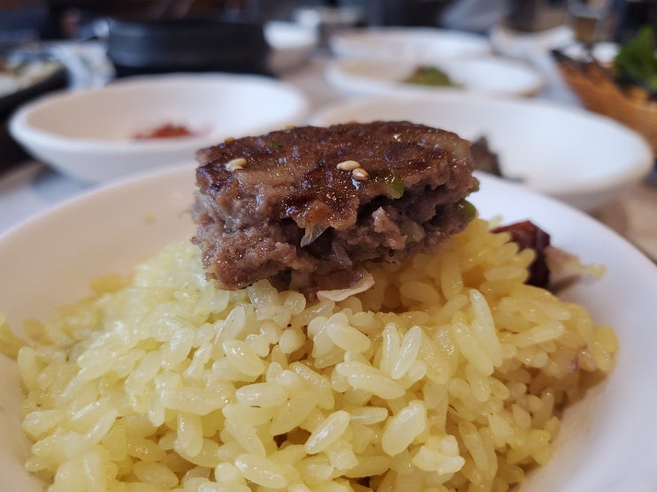 제천 맛집 청풍호 맛집코스! 청풍황금떡갈비 울금이 들어가 건강한 한상차림 보고가세요.