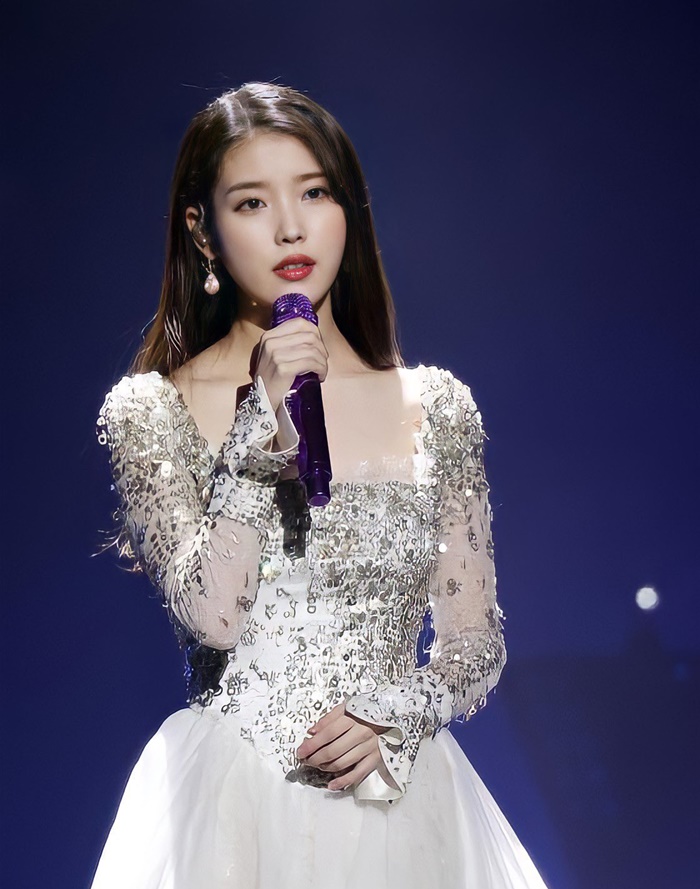  아이유 복근