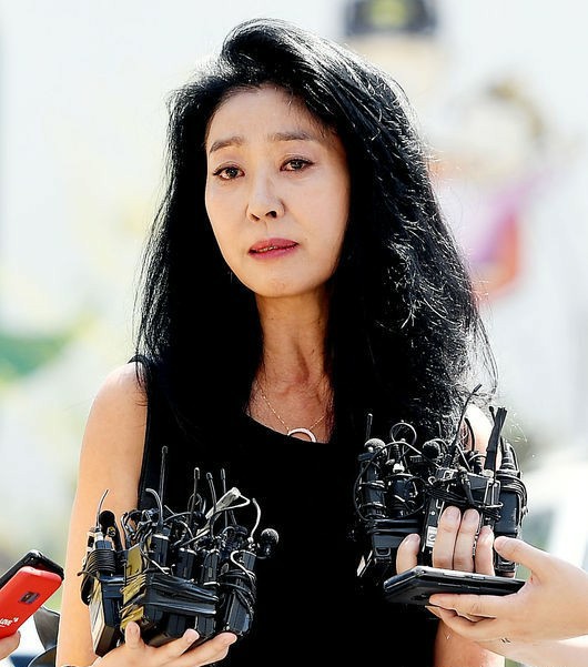 김부선 나이 "'그알'보고 8kg 빠져..정인 양모 호송버스 경찰 패대기" [페북 글 전문]