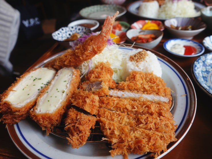  서울 맛집 소개 ㅣ 이응 가츠 (입천장이 까질 것 같은 바삭함이 당길 때 가는 샤로수길 맛집)