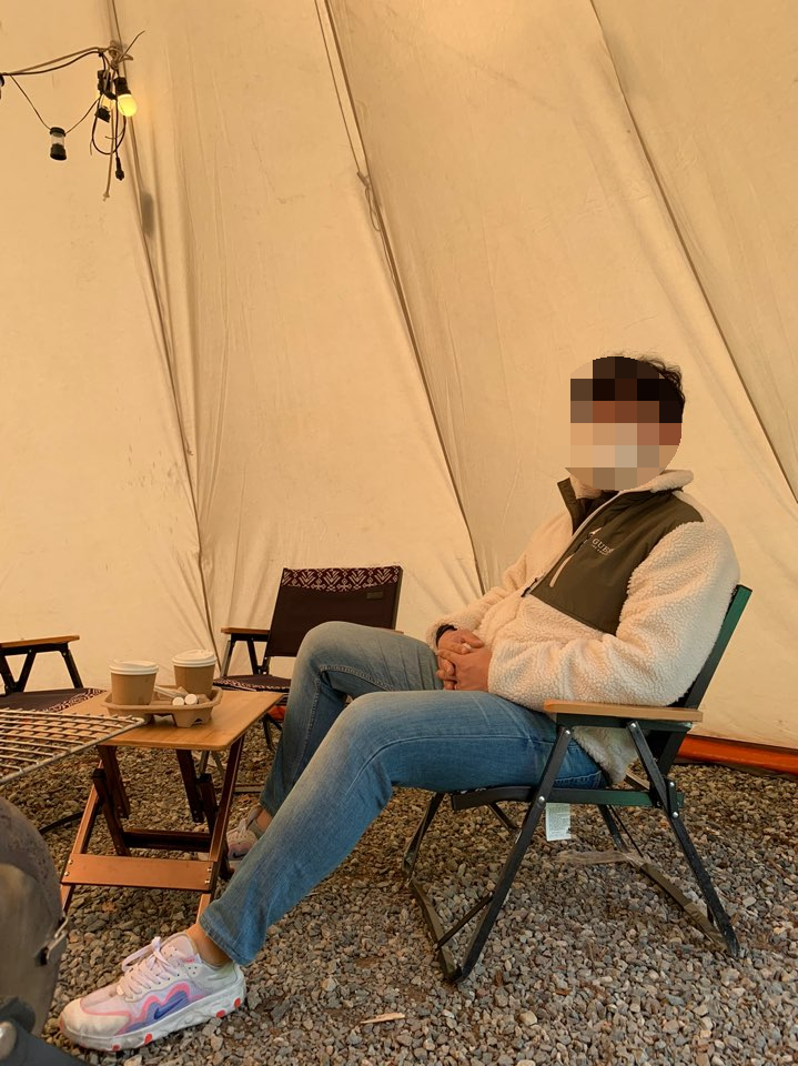  거제도 카페와 캠핑장을 같이 운영하는 마켓거제, 편백나무숲도 있는 카페!