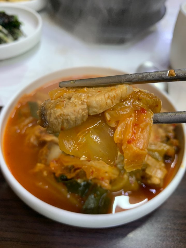  거제 김치찌개 맛집, 거제 밀리네 다슬기! 진한 김치찌개 한그릇 어떠신가요?