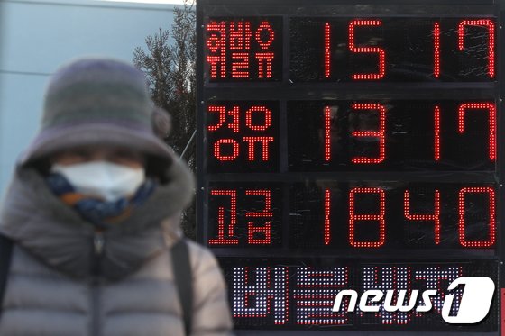 연일 치솟는 휘발유값에…누구 주머니가 채워졌을까?