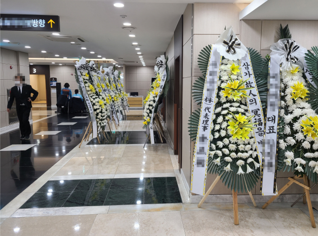 문닫을 판인데...지원 못받는 장례식장 '죽을 맛' 문닫을 판인데...지원 못받는 장례식장 '죽을 맛'