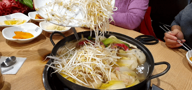  부천 아리랑개성손만두, 깔끔한 국물 한 국자에 반하는 중동 맛집 만두전골