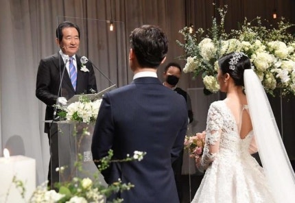 '호빵맨' 정세균 총리, 20대 부부 '깜짝 주례' 선 이유는? 약속 지킨 정 총리 “앞날에 행복 가....