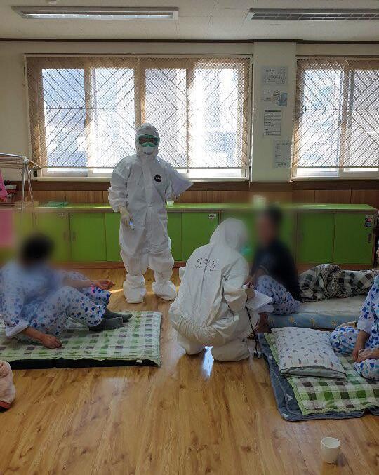 정신병동에서 코로나 집단감염됐던 그들은 어디로 갔나 정신병동에서 코로나 집단감염됐던 그들은 어디로 갔나
