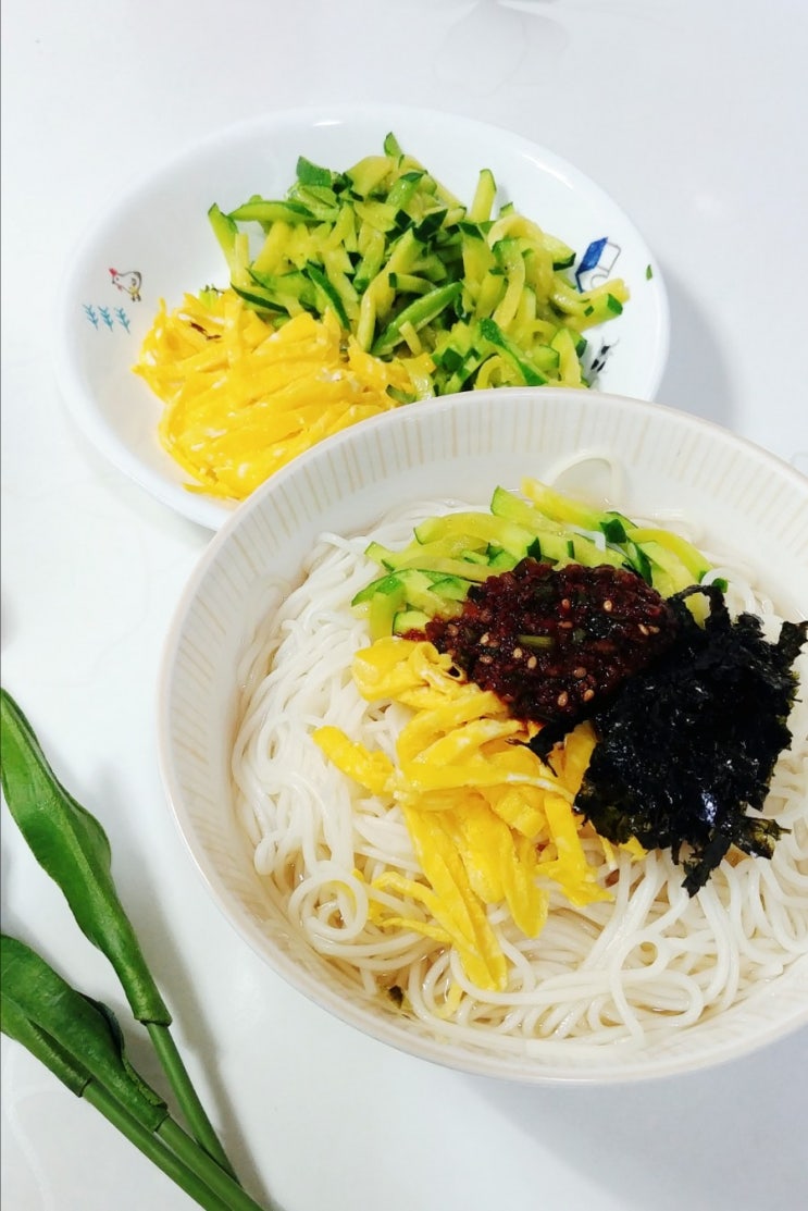  계란지단, 호박, 양념간장 듬뿍 올려 먹는 맛있고 간단한 잔치국수!!