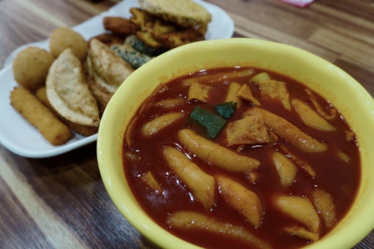  봉담 사신떡볶이 알맞게 맵고 맛좋아 남양주까지 포장해왔어요.