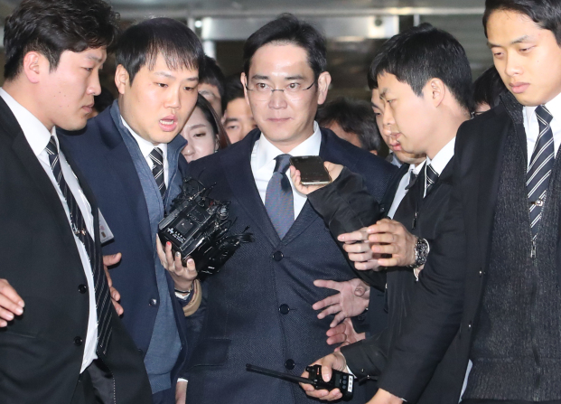 삼성전자 이재용 부회장 오너리스크에 tsmc 주가는 웃는다. 주가전망 팹리스 고객과 5나노 공정 삼성전자 이재용 부회장 오너리스크에 tsmc 주가는 웃는다. 주가전망 팹리스 고객과 5나노 공정