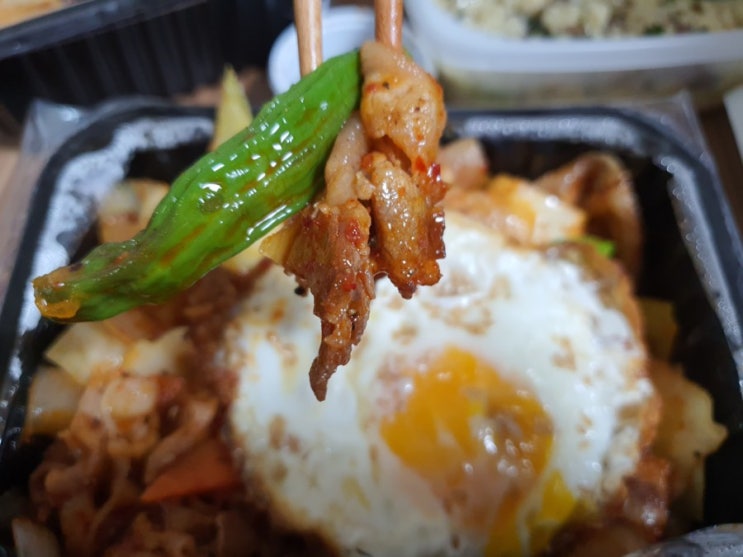  라이스 더하기 라이스! 꽈리대패삼겹 라이스 로제연어스테이크 라이스 시저샐러드(feat.  일산 맛집 이경 양식당)