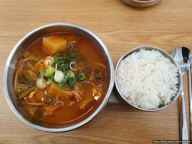  [신논현 밥집] 7천원의 든든한 해장 칠백한우국밥