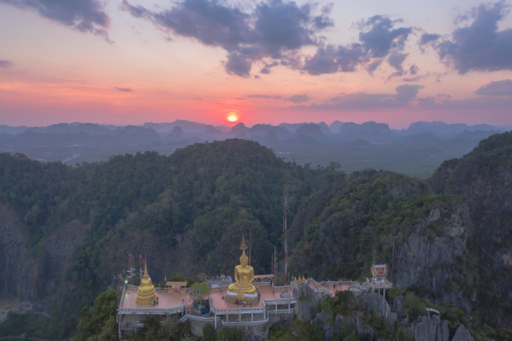  끄라비: 호랑이 동굴 사원 (Tiger Cave Temple, Wat Tham Suea)