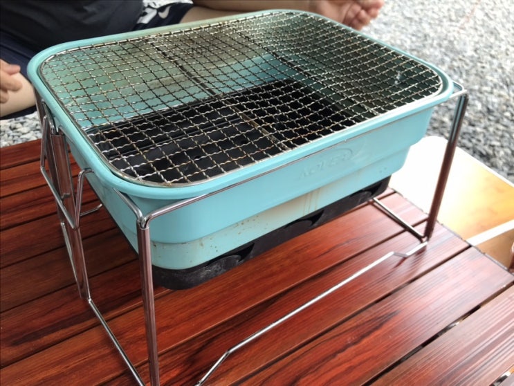  접이식이라 이동과 보관이 편리한 코베아 미니 접이식 바베큐 폴딩 그릴