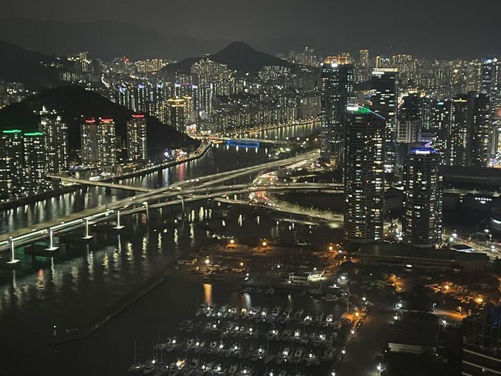 [매매] 해운대 우동 두산위브더제니스 고층(56평) - 26억