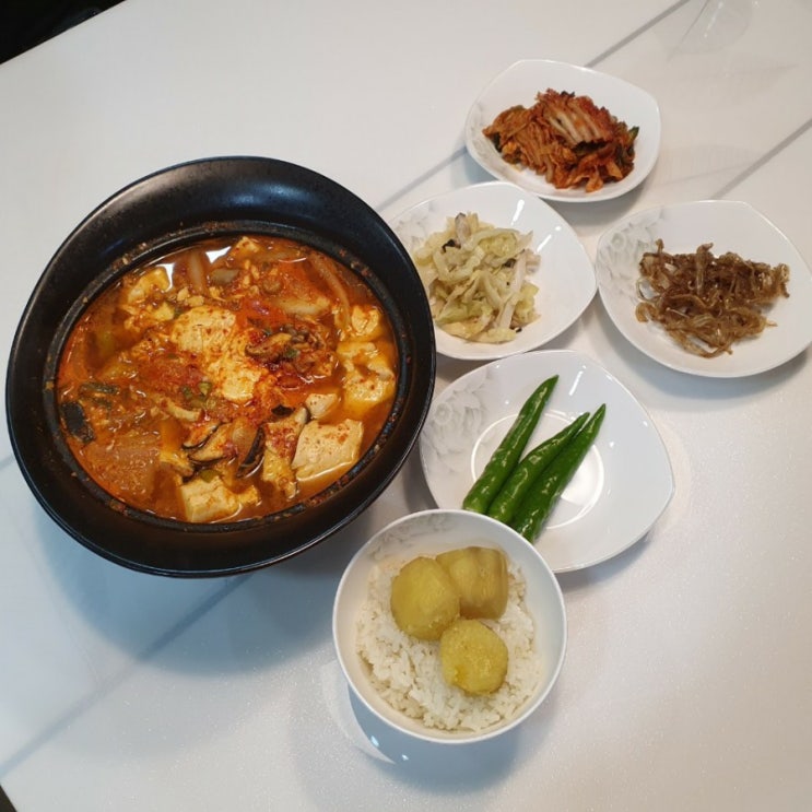 오늘의 저녁 집밥 메뉴 추천 : 매콤한 순두부 찌개와 달콤한 고구마 밥 / 순두부찌개 만들기 / 고구마 밥 만들기