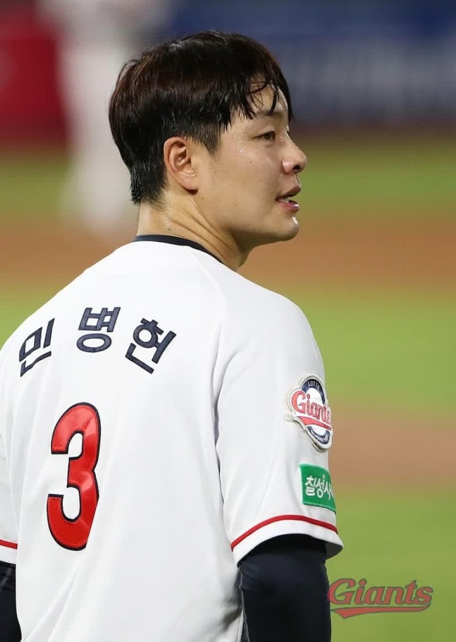  롯데 민병헌, 뇌동맥류 앓던 사실 알리며 뇌 수술 예정.