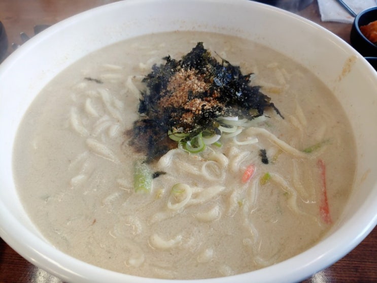  완전 푸짐하고 고소하구 맛있는 백일칼국수