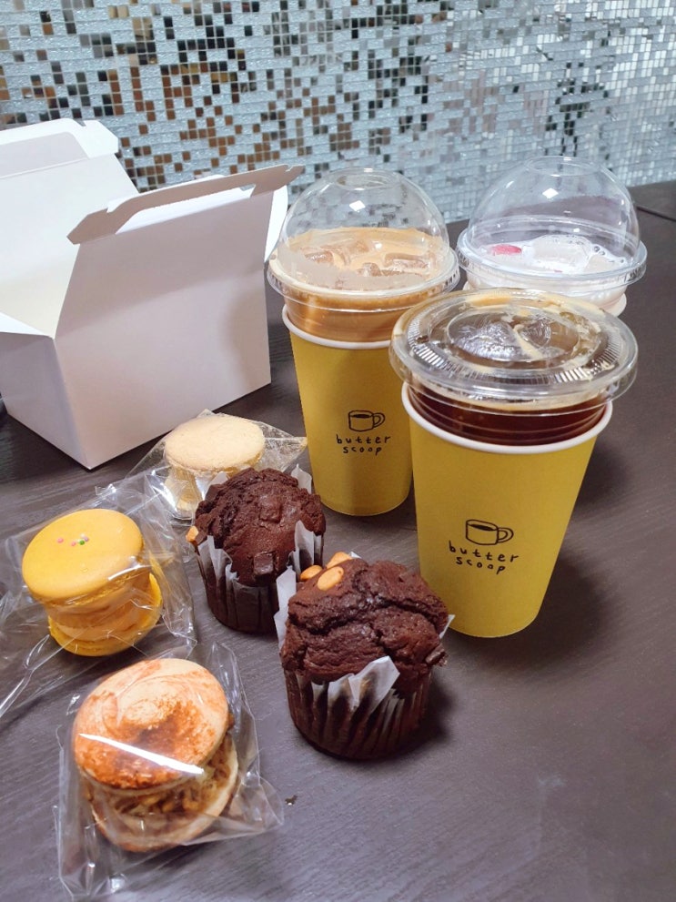 [서울 카페 / 강남구청 카페] 시즈니라면 모를 수 없는 카멜님 카페 '버터스쿱'