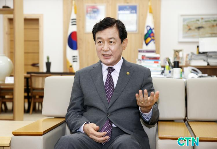 [인터뷰] 김병우 충청북도교육감, '승풍파랑(乘風破浪)'