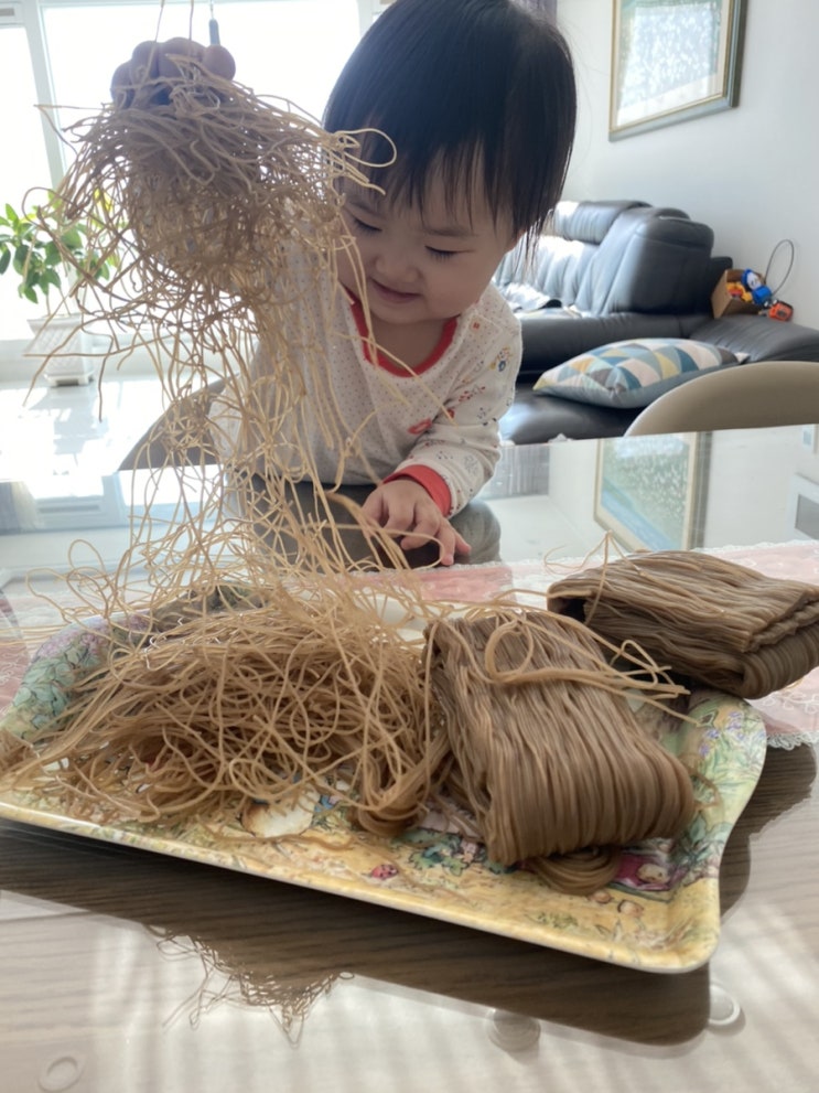  점심은 돼지갈비에 비냉! 신나는 면뜯기를해봐요