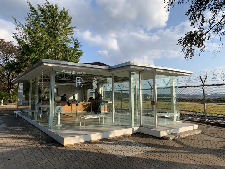  대한민국 최북단! 경의선이 보이는 카페 - 파주 포비 DMZ