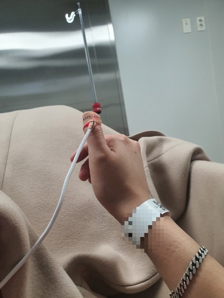  갑자기 응급실행... 다행히 코로나 후유증이런거랑은 상관이 없답니다.