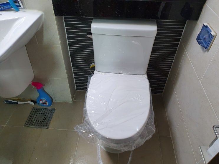 송파동 변기 물이 잘 안내려가서 변기 교체 시공! 송파동 변기 물이 잘 안내려가서 변기 교체 시공!
