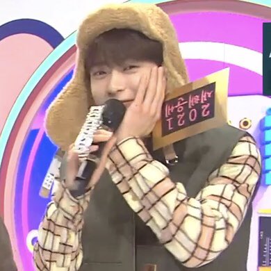 정재현 애교할때 이나은 표정 정재현 애교할때 이나은 표정