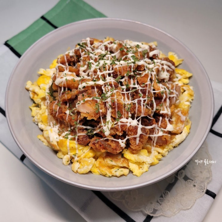 먹다남은 치킨 에어프라이어 데운 후 치킨마요 만들기 먹다남은 치킨 에어프라이어 데운 후 치킨마요 만들기